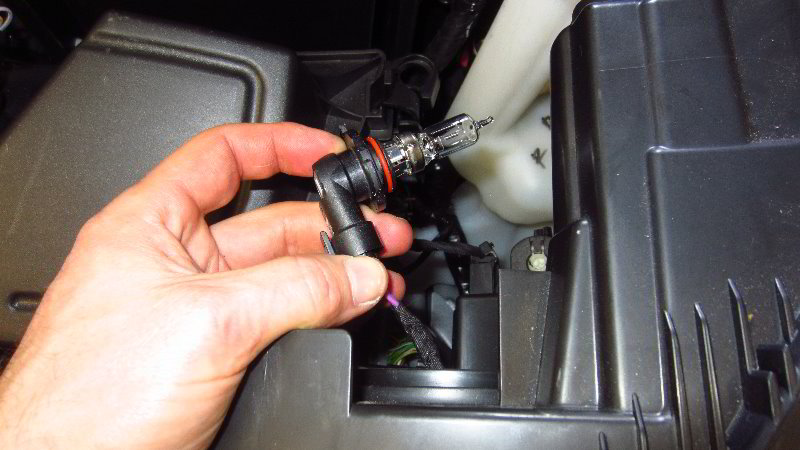 Ford-EcoSport-Headlight-Bulbs-Replacement-Guide-025