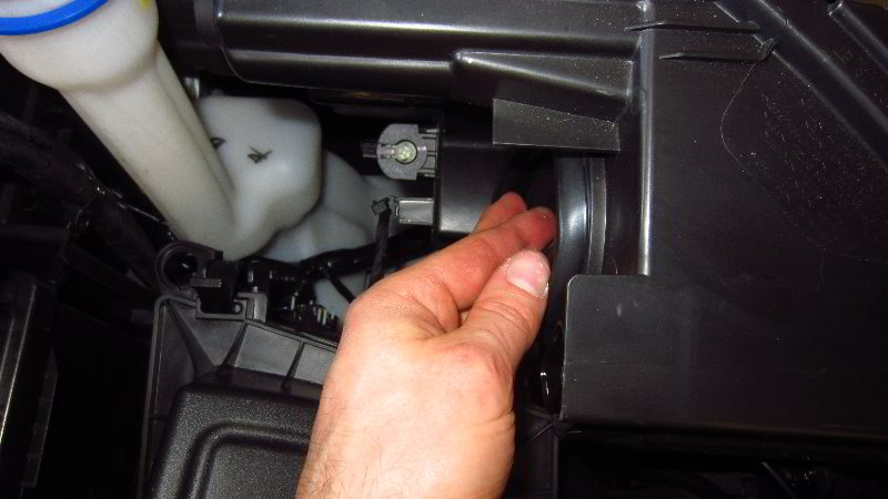 Ford-EcoSport-Headlight-Bulbs-Replacement-Guide-028