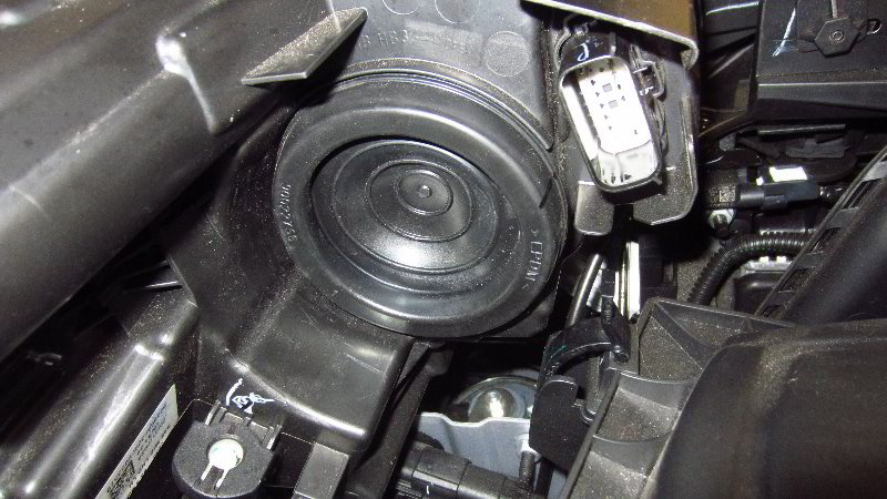 Ford-EcoSport-Headlight-Bulbs-Replacement-Guide-029