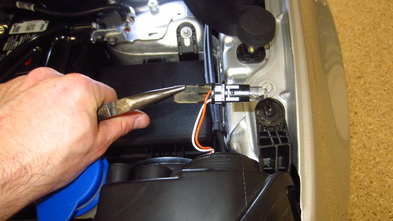 Ford-EcoSport-Headlight-Bulbs-Replacement-Guide-034