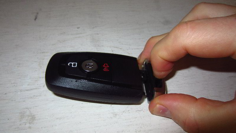 Ford-EcoSport-Key-Fob-Battery-Replacement-Guide-004
