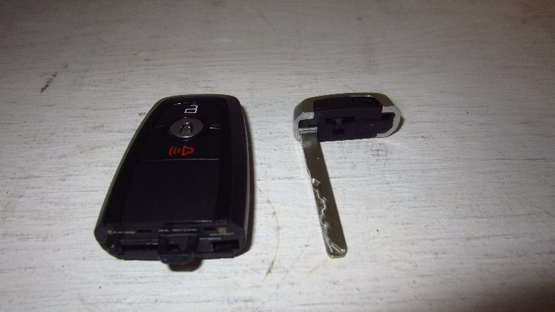 Ford-EcoSport-Key-Fob-Battery-Replacement-Guide-005