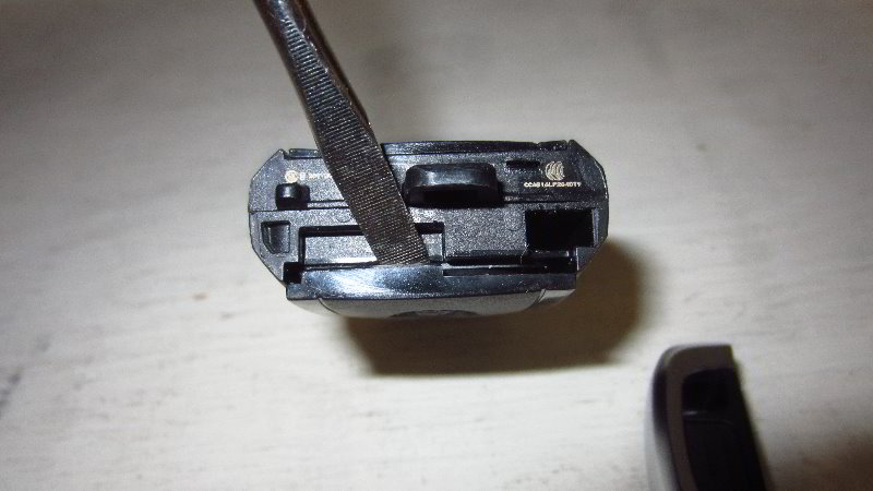 Ford-EcoSport-Key-Fob-Battery-Replacement-Guide-008