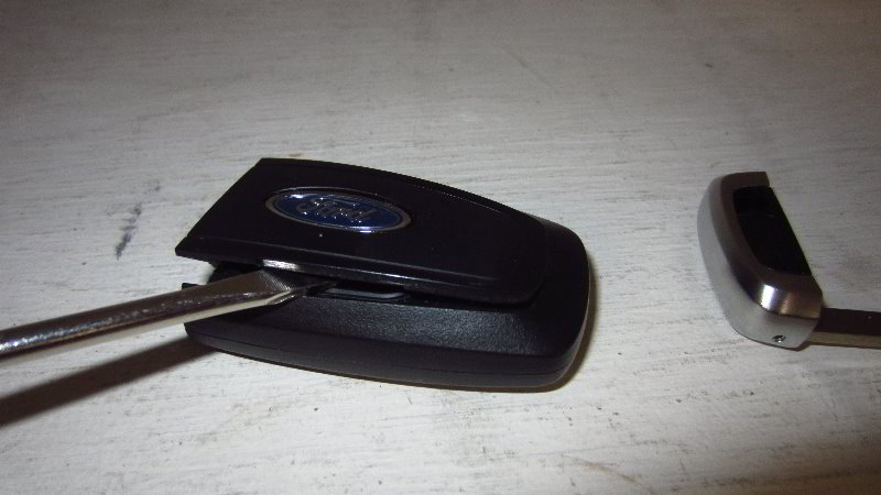 Ford-EcoSport-Key-Fob-Battery-Replacement-Guide-009