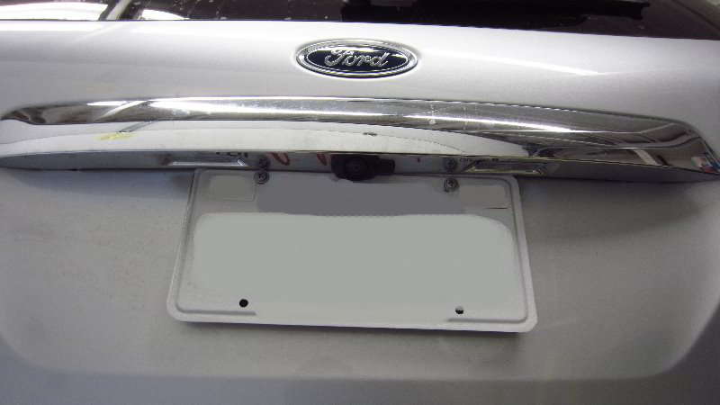 Ford-EcoSport-License-Plate-Light-Bulbs-Replacement-Guide-001