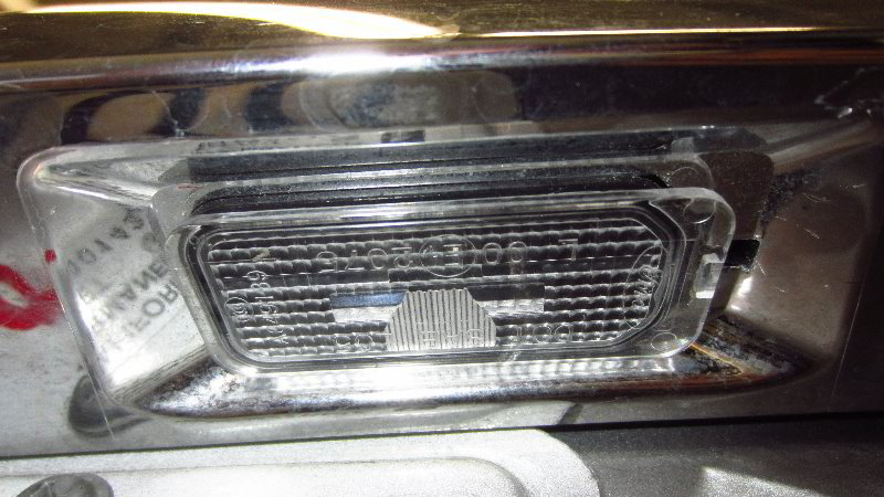 Ford-EcoSport-License-Plate-Light-Bulbs-Replacement-Guide-002