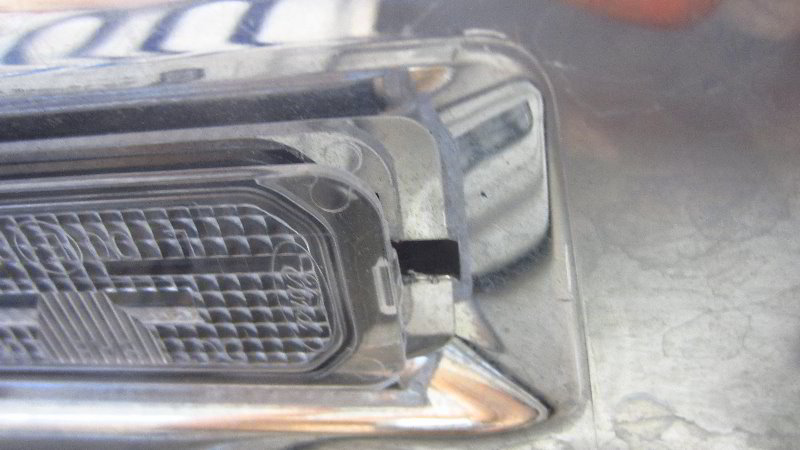 Ford-EcoSport-License-Plate-Light-Bulbs-Replacement-Guide-003