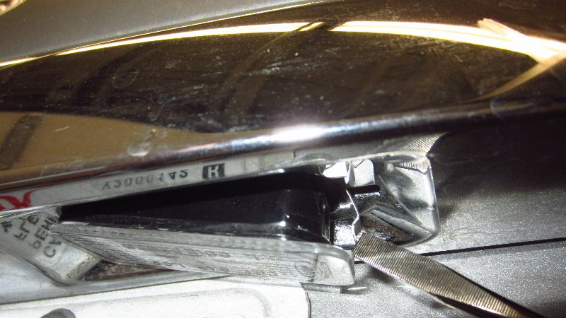 Ford-EcoSport-License-Plate-Light-Bulbs-Replacement-Guide-005