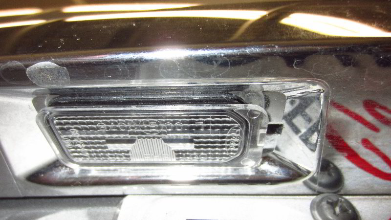 Ford-EcoSport-License-Plate-Light-Bulbs-Replacement-Guide-007