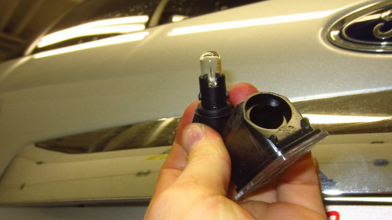 Ford-EcoSport-License-Plate-Light-Bulbs-Replacement-Guide-010