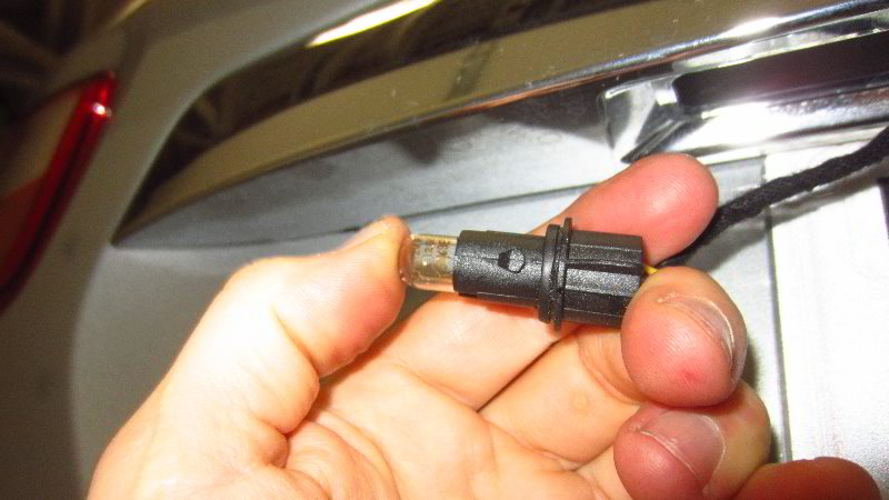 Ford-EcoSport-License-Plate-Light-Bulbs-Replacement-Guide-013