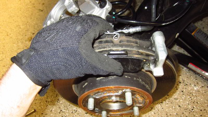 Ford-EcoSport-Rear-Brake-Pads-Replacement-Guide-028
