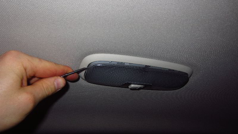 Ford-EcoSport-Rear-Dome-Light-Bulb-Replacement-Guide-002