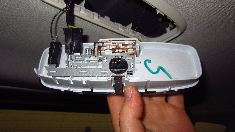 Ford-EcoSport-Rear-Dome-Light-Bulb-Replacement-Guide-005