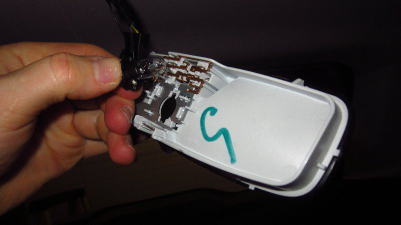 Ford-EcoSport-Rear-Dome-Light-Bulb-Replacement-Guide-007