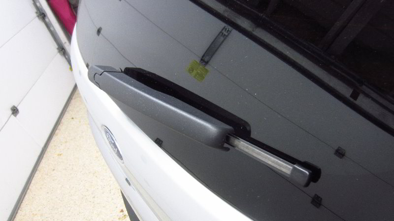 Ford-EcoSport-Rear-Wiper-Blade-Replacement-Guide-001