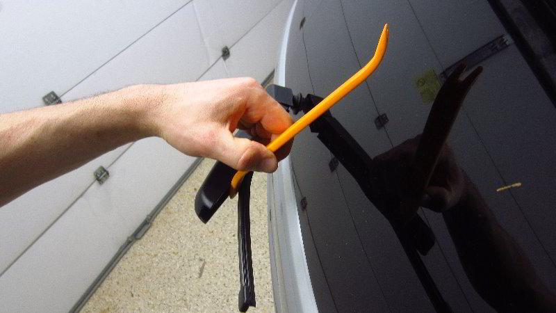 Ford-EcoSport-Rear-Wiper-Blade-Replacement-Guide-003