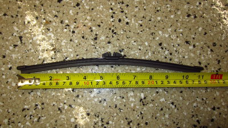 Ford-EcoSport-Rear-Wiper-Blade-Replacement-Guide-008