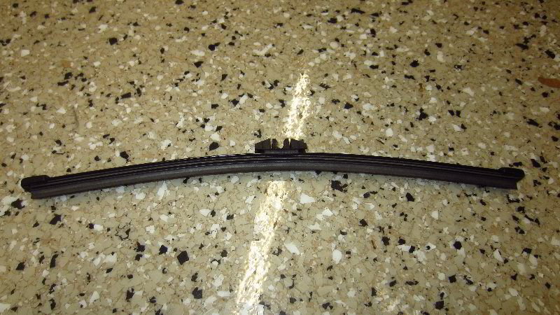 Ford-EcoSport-Rear-Wiper-Blade-Replacement-Guide-009
