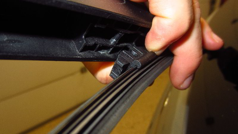 Ford-EcoSport-Rear-Wiper-Blade-Replacement-Guide-012