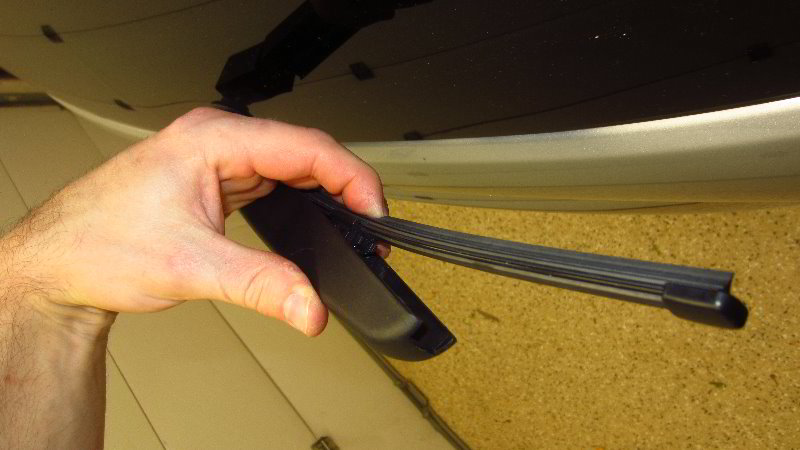 Ford-EcoSport-Rear-Wiper-Blade-Replacement-Guide-013