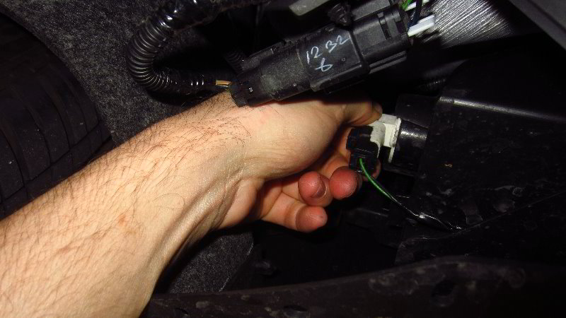 Ford-EcoSport-Reverse-Light-Bulbs-Replacement-Guide-005