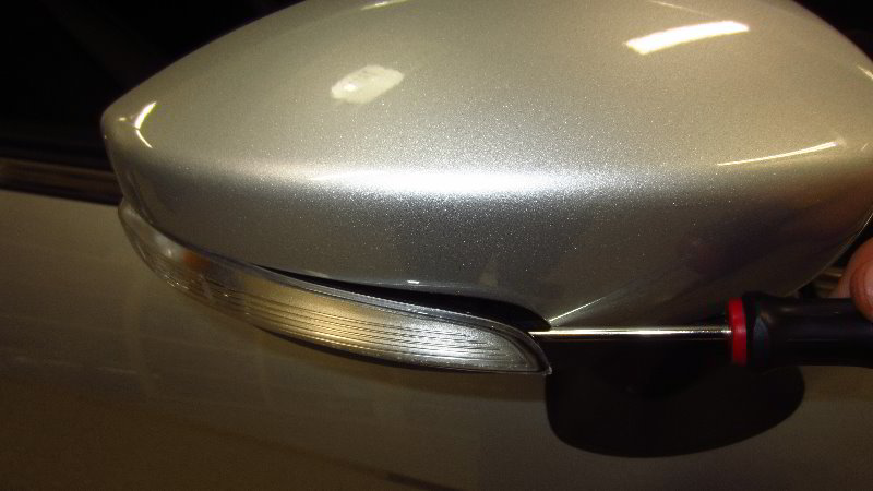 Ford-EcoSport-Side-View-Mirror-Turn-Signal-Light-Bulb-Replacement-Guide-002