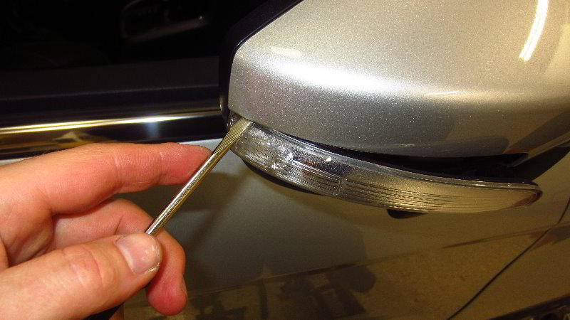 Ford-EcoSport-Side-View-Mirror-Turn-Signal-Light-Bulb-Replacement-Guide-004