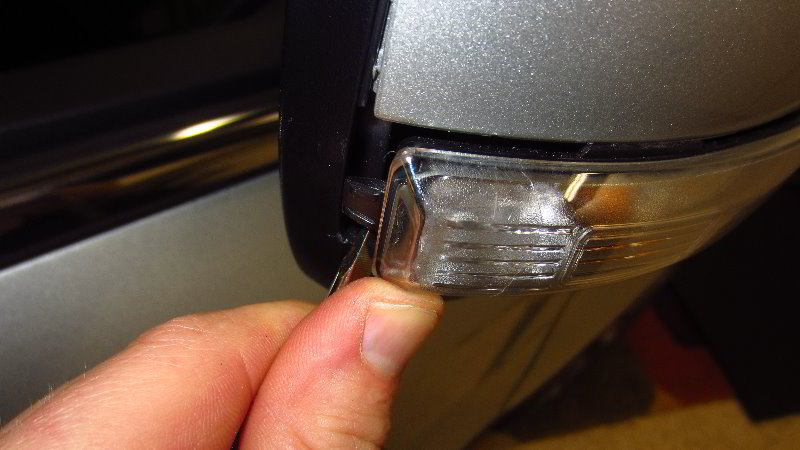 Ford-EcoSport-Side-View-Mirror-Turn-Signal-Light-Bulb-Replacement-Guide-005