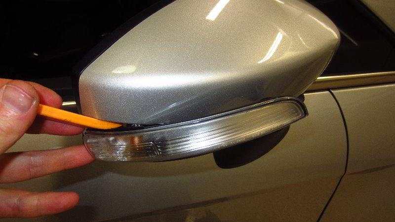 Ford-EcoSport-Side-View-Mirror-Turn-Signal-Light-Bulb-Replacement-Guide-007