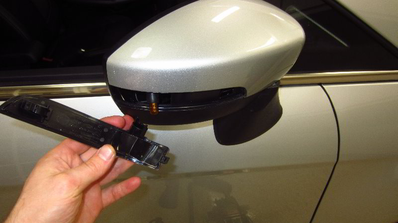 Ford-EcoSport-Side-View-Mirror-Turn-Signal-Light-Bulb-Replacement-Guide-009