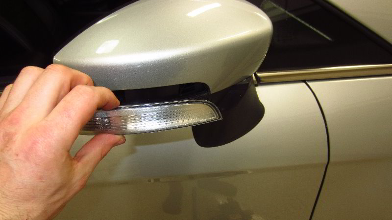Ford-EcoSport-Side-View-Mirror-Turn-Signal-Light-Bulb-Replacement-Guide-010