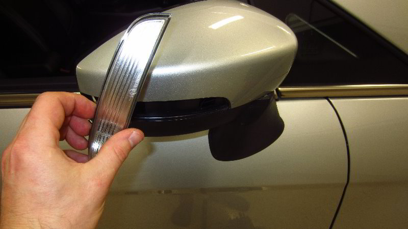 Ford-EcoSport-Side-View-Mirror-Turn-Signal-Light-Bulb-Replacement-Guide-012