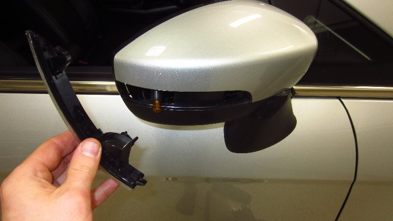 Ford-EcoSport-Side-View-Mirror-Turn-Signal-Light-Bulb-Replacement-Guide-013