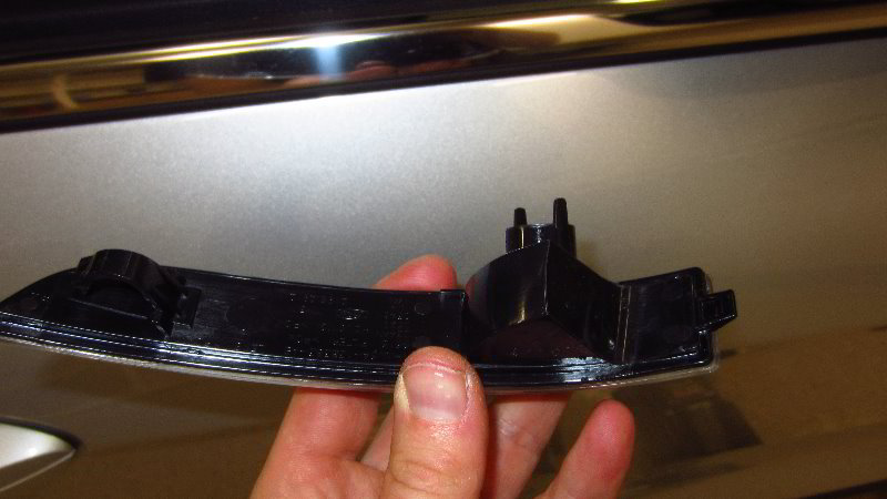 Ford-EcoSport-Side-View-Mirror-Turn-Signal-Light-Bulb-Replacement-Guide-014