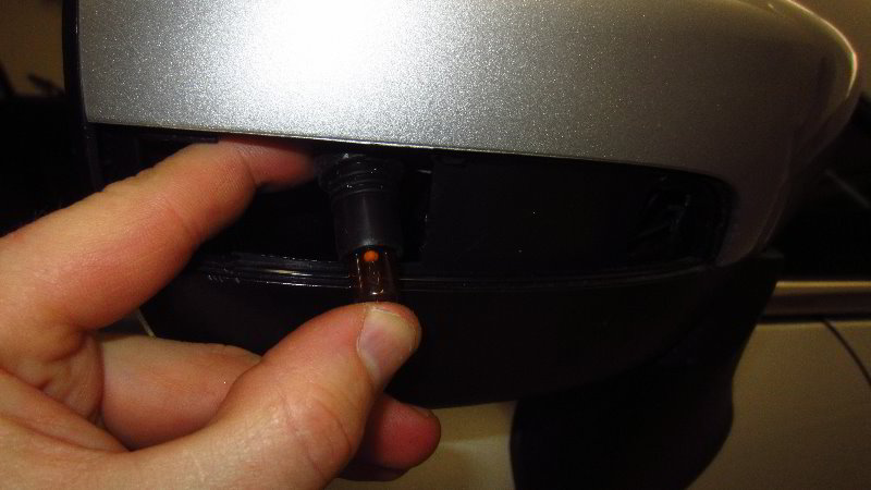 Ford-EcoSport-Side-View-Mirror-Turn-Signal-Light-Bulb-Replacement-Guide-016