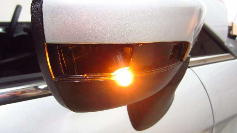 Ford-EcoSport-Side-View-Mirror-Turn-Signal-Light-Bulb-Replacement-Guide-017