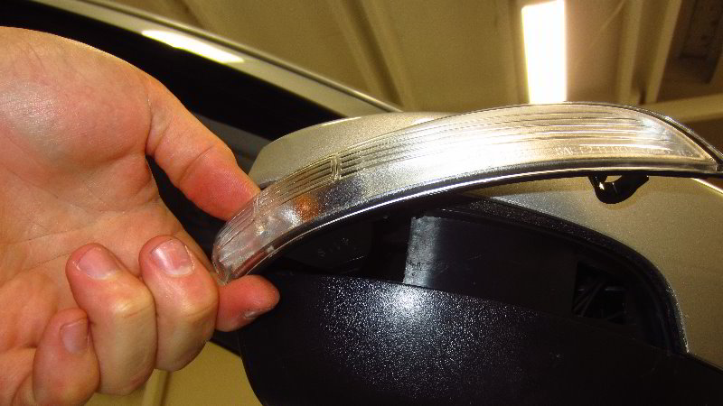 Ford-EcoSport-Side-View-Mirror-Turn-Signal-Light-Bulb-Replacement-Guide-020