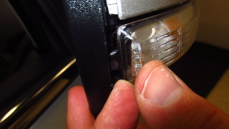 Ford-EcoSport-Side-View-Mirror-Turn-Signal-Light-Bulb-Replacement-Guide-022