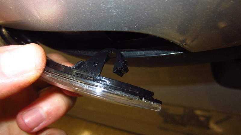 Ford-EcoSport-Side-View-Mirror-Turn-Signal-Light-Bulb-Replacement-Guide-024