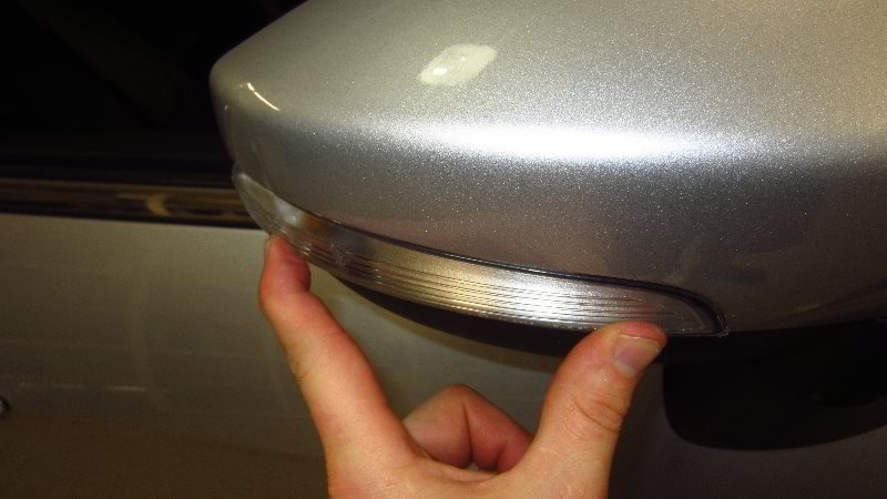 Ford-EcoSport-Side-View-Mirror-Turn-Signal-Light-Bulb-Replacement-Guide-025