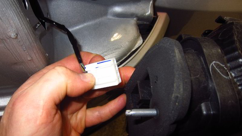 Ford-EcoSport-Tail-Light-Bulbs-Replacement-Guide-018