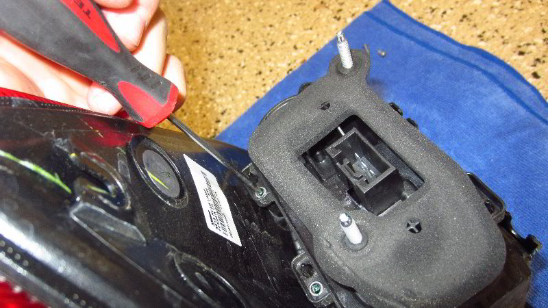 Ford-EcoSport-Tail-Light-Bulbs-Replacement-Guide-030