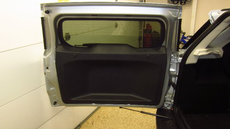 Ford-EcoSport-Tailgate-Strut-Replacement-Guide-001