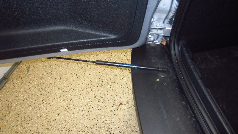 Ford-EcoSport-Tailgate-Strut-Replacement-Guide-002