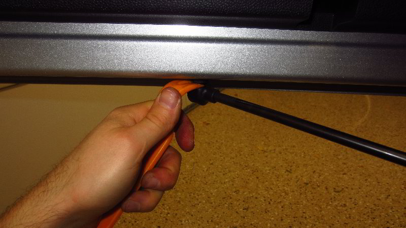 Ford-EcoSport-Tailgate-Strut-Replacement-Guide-004