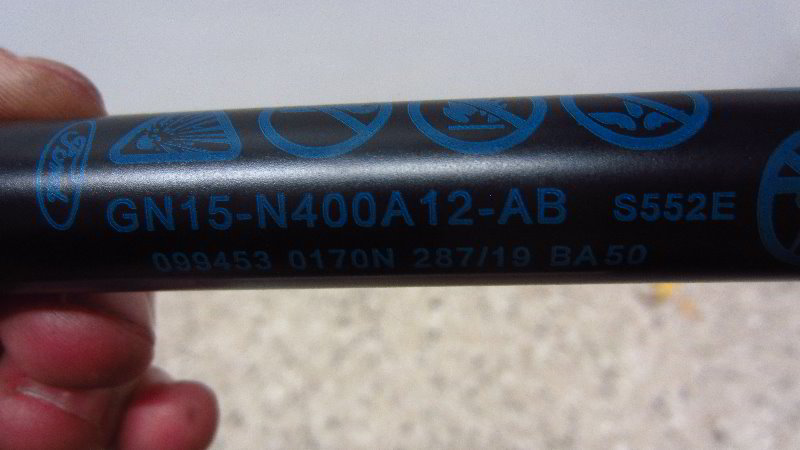 Ford-EcoSport-Tailgate-Strut-Replacement-Guide-009
