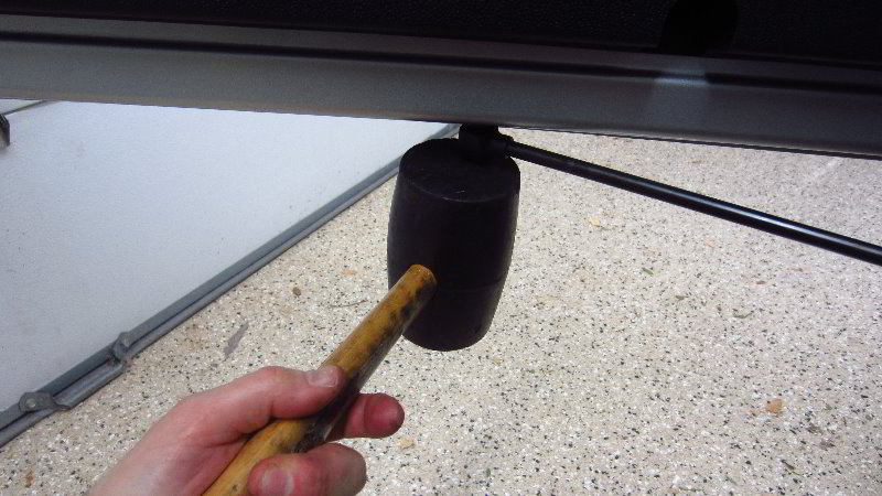 Ford-EcoSport-Tailgate-Strut-Replacement-Guide-013