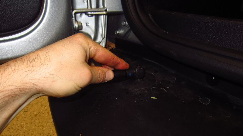 Ford-EcoSport-Tailgate-Strut-Replacement-Guide-014