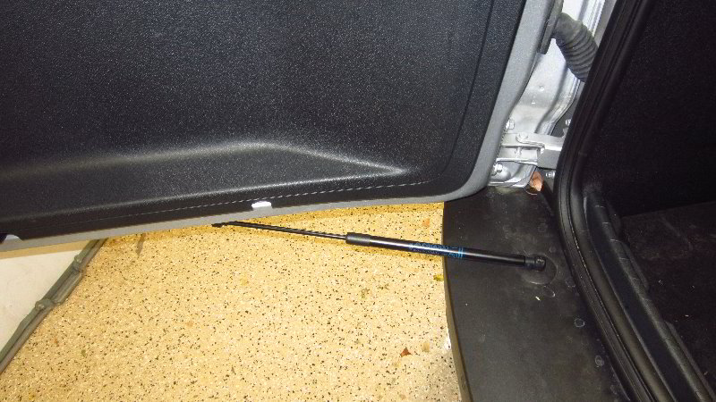 Ford-EcoSport-Tailgate-Strut-Replacement-Guide-015